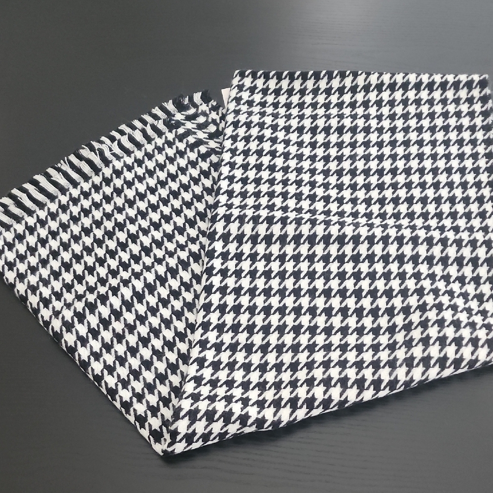 Ann Taylor Black and White Houndstooth Scarf